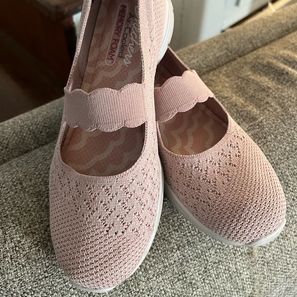 Sketchers slip ons